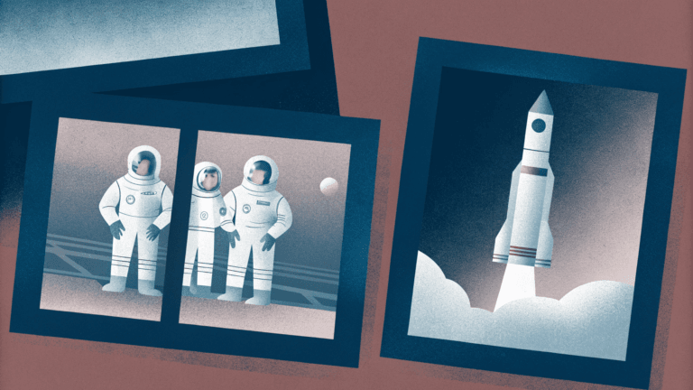 Исследователи космоса в скафандрах у космического корабля